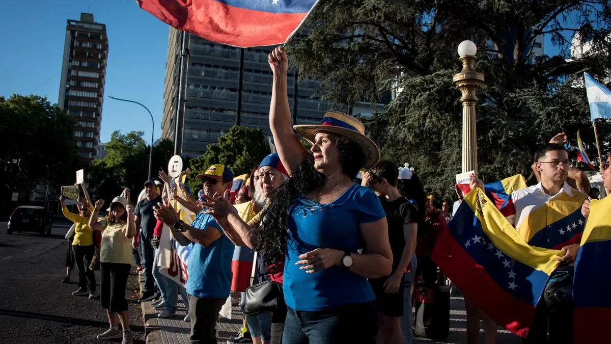 Protestas en La Plata dividen opiniones sobre la intervención en Venezuela