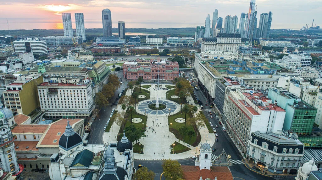 Proyecciones de BBVA: crecimiento del 3% en la economía argentina afecta a La Plata y alrededores