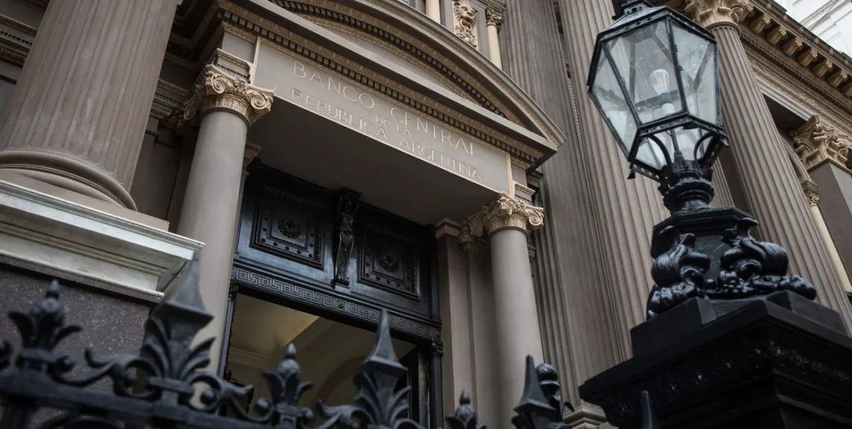 Proyecciones económicas alarmantes: inflación de febrero y dólar a $1.707 impactarán en La Plata