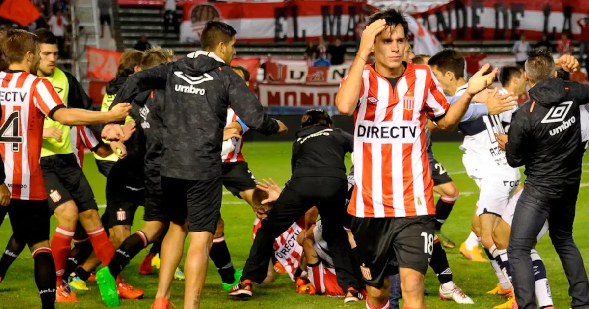 Recuerdos del clásico platense: el "tijeretazo" de Ascacíbar y la batalla recordada por los hinchas