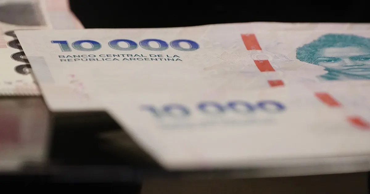 Roban $21 millones a un hombre en La Plata tras retirar dinero para un auto