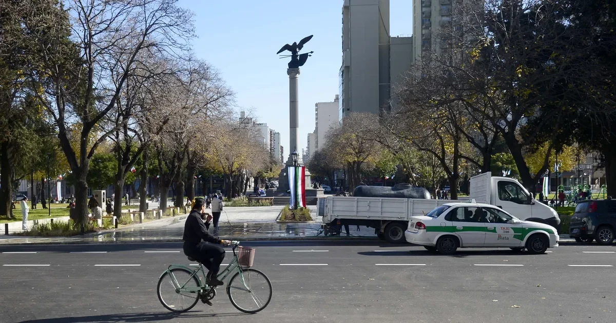 Roban $500.000 y un celular de un comercio cerca de Plaza Italia en plena madrugada