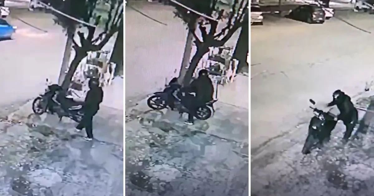Roban moto en Parque Castelli: el delincuente fue grabado por cámaras de seguridad