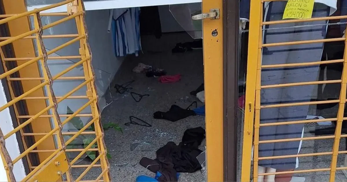 Robo millonario en La Plata: delincuentes se llevan $7.000.000 de un local de ropa