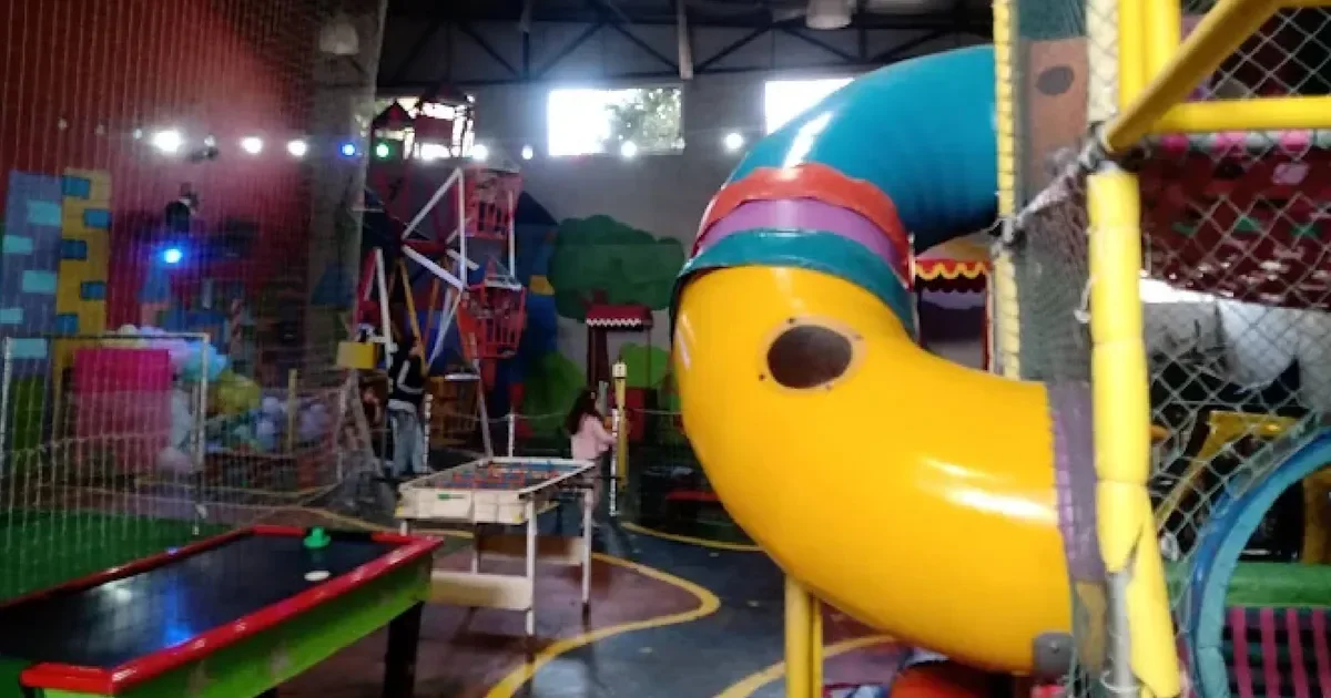 Robos en City Bell: un ladrón se lleva mercadería de un salón de fiestas infantiles