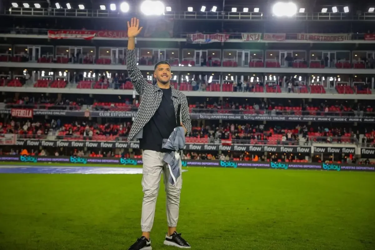 Rulli se convierte en héroe: su actuación sorprende al Manchester United en la Copa