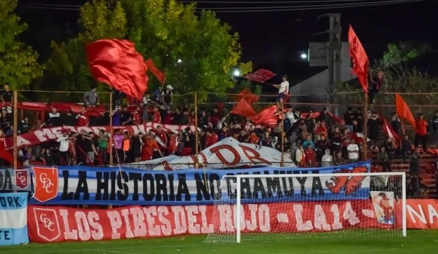 Sábado de fútbol a la noche en Ensenada