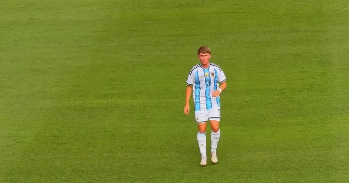 Salvador Fuster brilla en la Selección sub 17: su talento en las pelotas paradas sorprende a todos