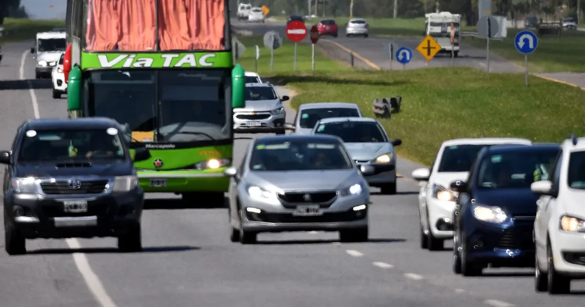 Sancionan a colectivo y automovilista en Ruta 11 por maniobras peligrosas que afectan la seguridad vial