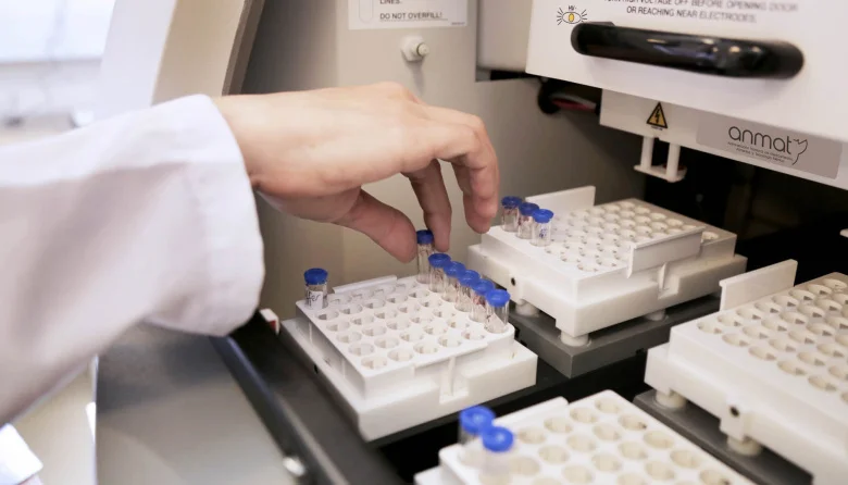 Sanciones de ANMAT afectan a 54 droguerías en La Plata y Ensenada, impactando la distribución de medicamentos.