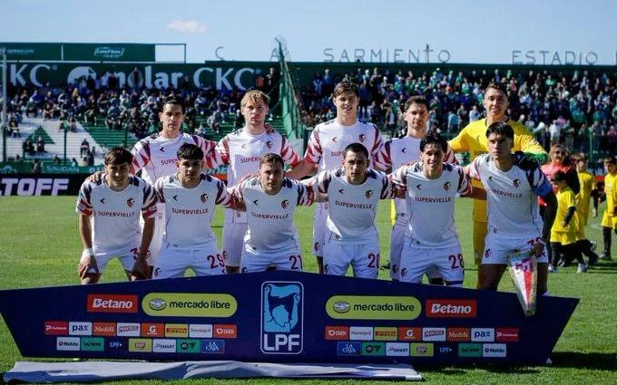 Sarmiento se impone ante Estudiantes con un gol de Martínez en la última jugada
