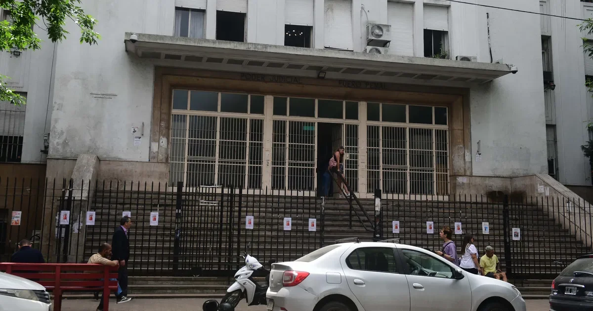 Subcomisario en La Plata enfrenta juicio por el asesinato de su esposa y encubrimiento