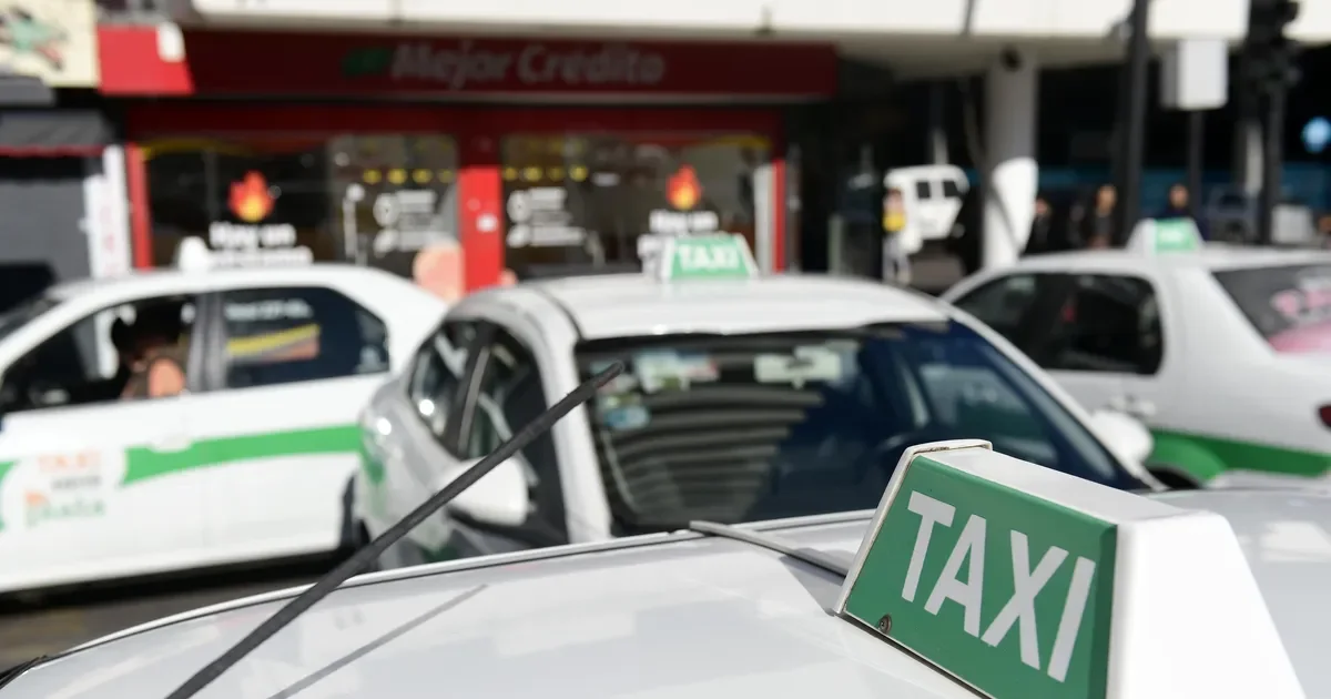 Taxistas de Ensenada exigen compensación diaria: $60.000 por los efectos de la crisis del GNC