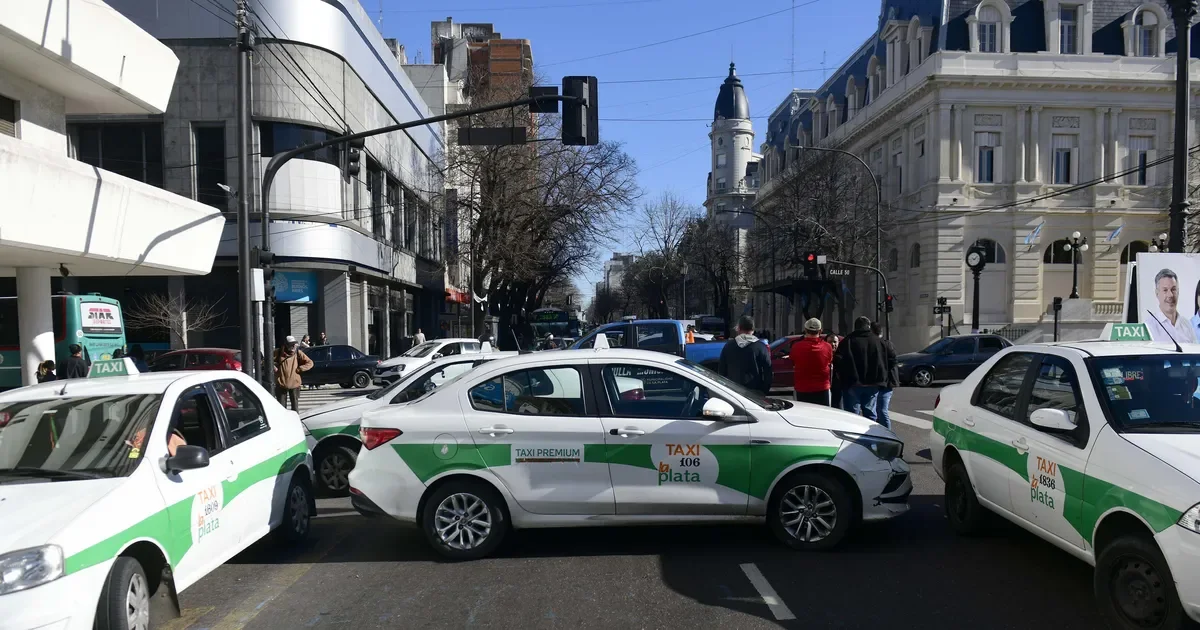 Taxistas de La Plata afectarán el tránsito en la bajada de la Autopista por falta de GNC