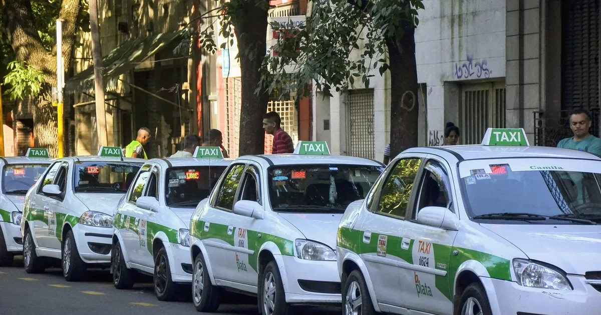 Taxistas de La Plata reclaman aumento en tarifas para hacer frente a la inflación actual