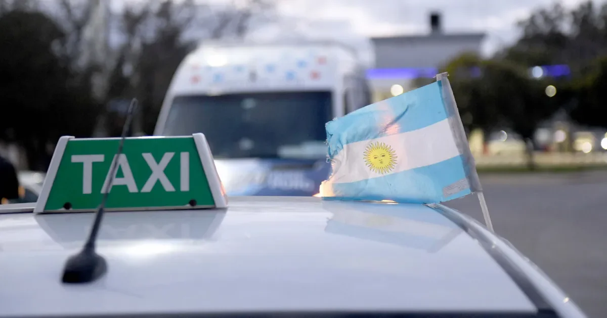 Taxistas de La Plata y Ensenada protestan por escasez de GNC en la autopista