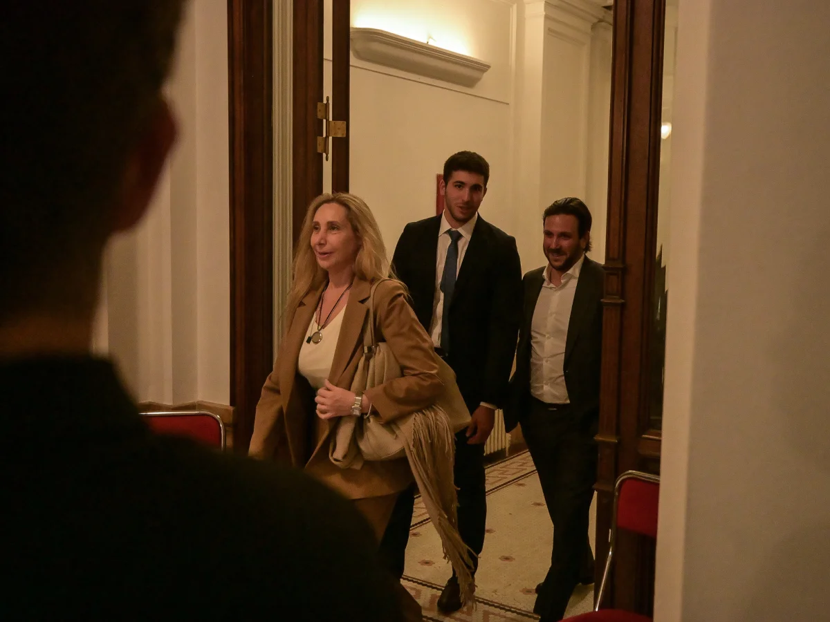 Tensión en la mesa política: ausencias y salidas marcan el encuentro en La Plata
