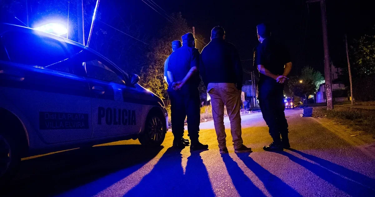 Tensión en La Plata: delincuentes amenazan a familia y se llevan su vehículo