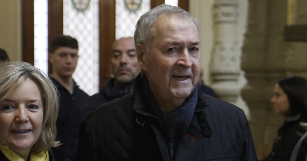 Tensión interna en el oficialismo: Llaryora y Schiaretti buscan resolver diferencias