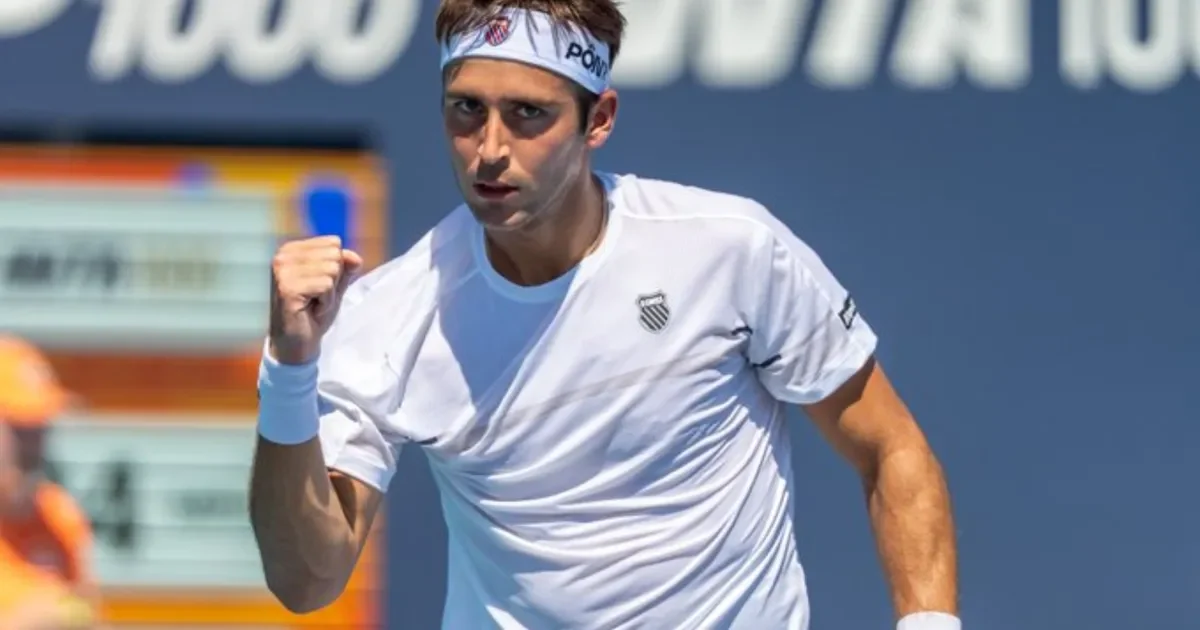 Tomás Etcheverry logra una victoria histórica en el Master 1000 de Miami y avanza firme