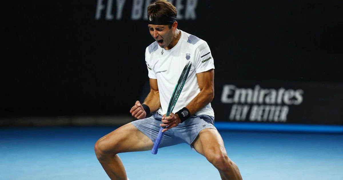 Tomás Etcheverry, orgullo platense, alcanza el primer puesto del tenis argentino