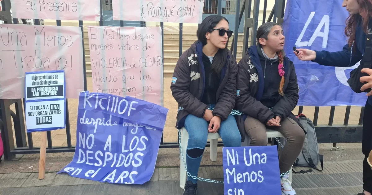 Trabajadoras del Astillero Rio Santiago protestan en Gobernación por falta de respuesta oficial