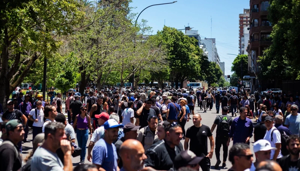 Trabajadores de ATE Ensenada se movilizan contra el aumento salarial del 4,5% en la ciudad