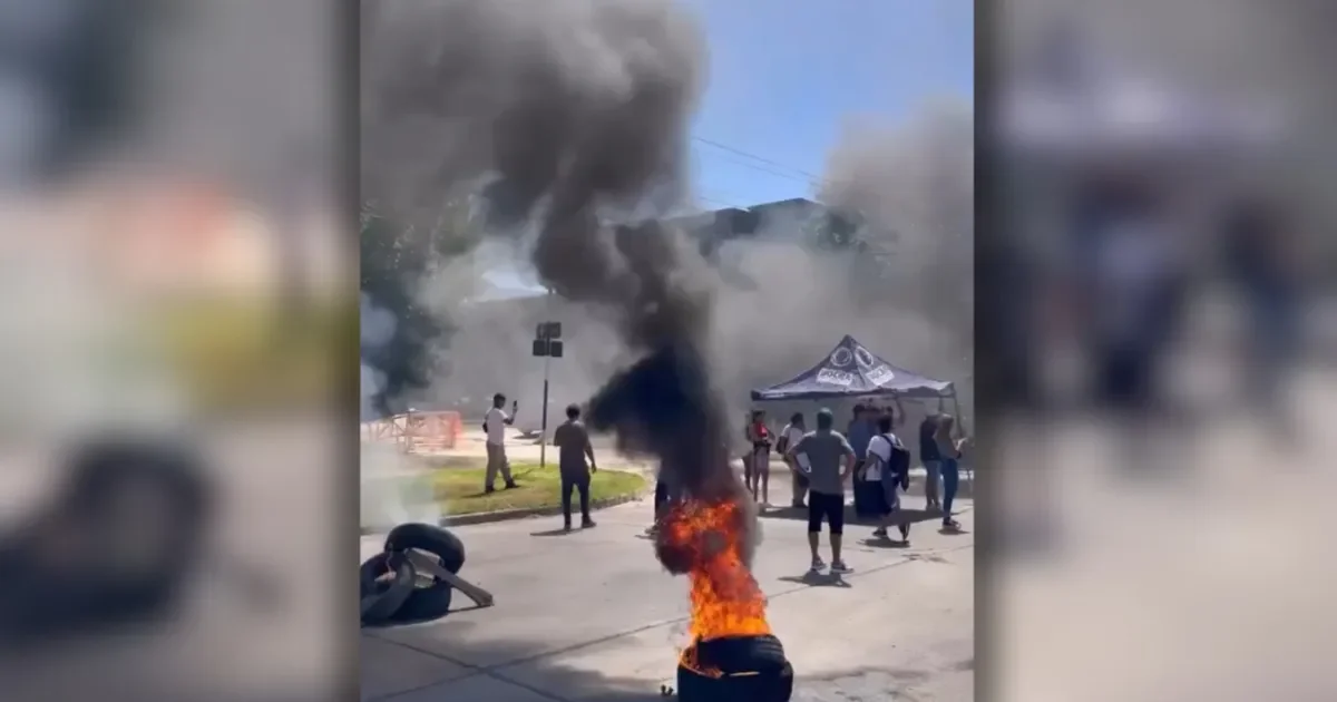 Trabajadores de La Plata en pie de lucha: paralizan actividad por salarios adeudados
