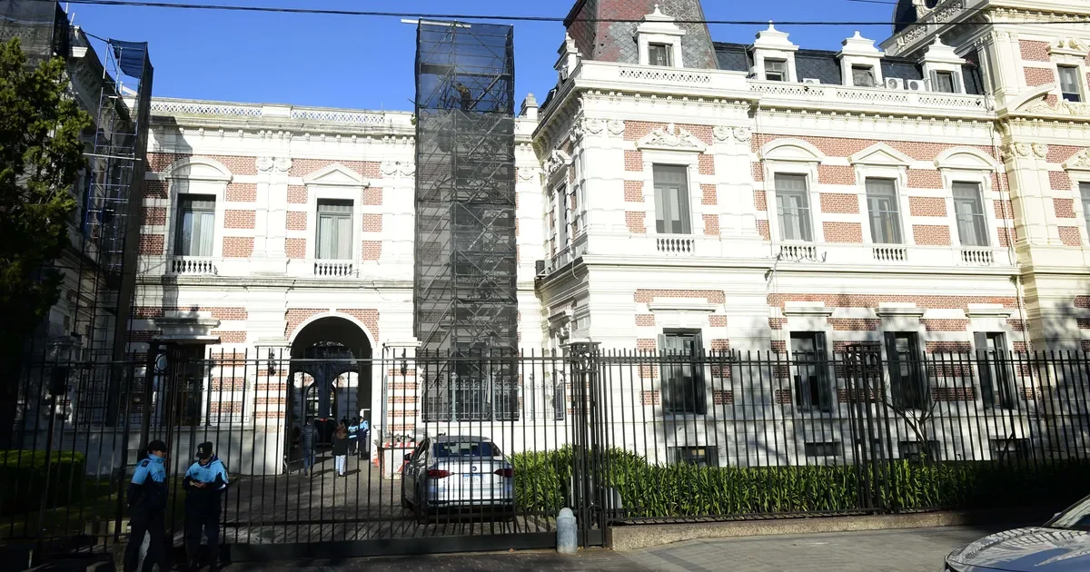 Trabajadores de La Plata esperan con incertidumbre el aumento salarial del 1,5% en febrero