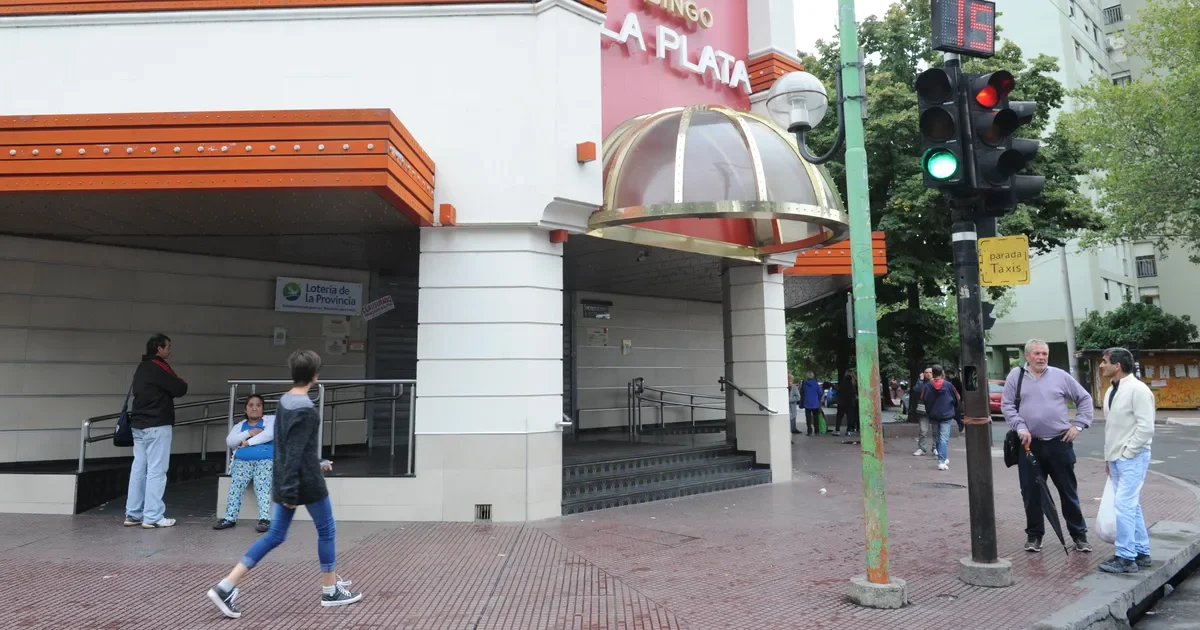 Tragedia en el Bingo de La Plata: vecinos conmocionados tras la muerte de una jugadora