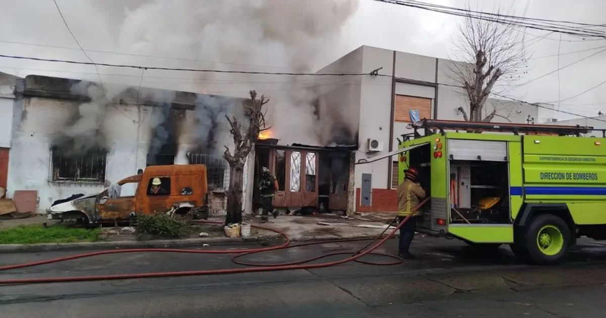 Tragedia en La Plata: incendio cobra la vida de una mujer y deja un herido grave