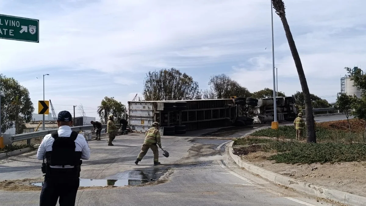 Tráiler vuelca en la curva de El Sauzal: vecinos preocupados por la seguridad vial
