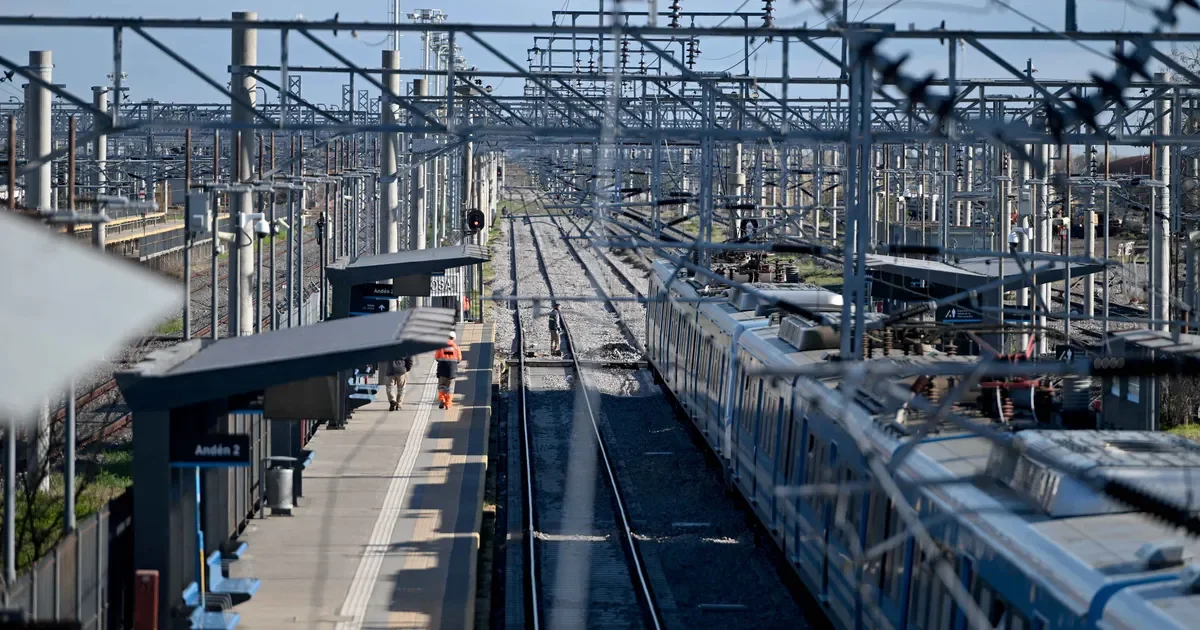 Tren Roca con servicio limitado: usuarios enfrentan demoras mientras se realizan reparaciones