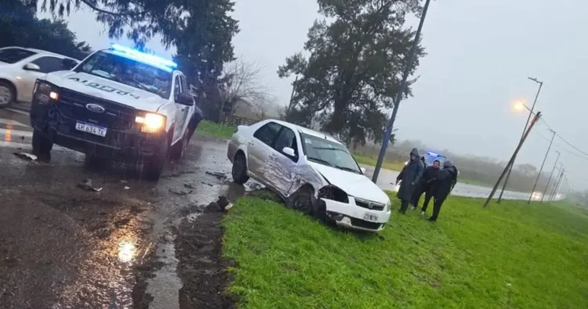 Tres heridos en La Plata tras un violento choque que interrumpe el tránsito en la zona