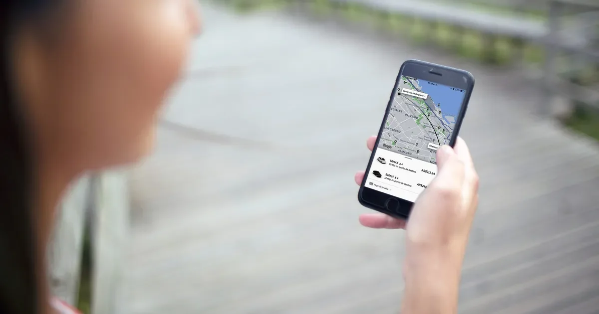 Uber, DiDi y Cabify dominan el transporte en La Plata: el 80% de los viajes son con apps