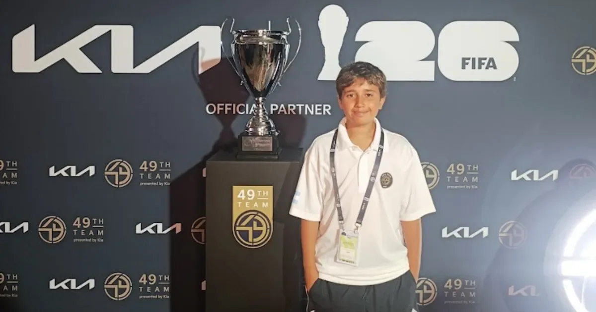 Un joven de La Plata vive un sueño al conocer a Messi en un partido histórico