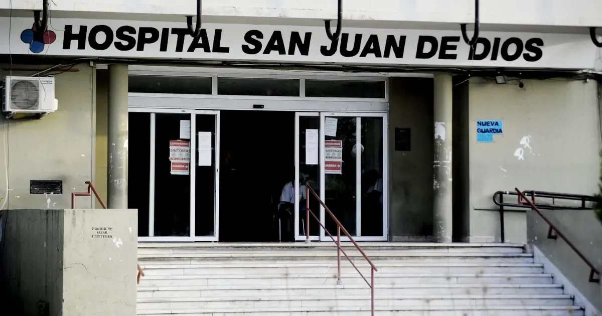 Un vecino de Los Hornos es apuñalado y lucha por su vida en el hospital