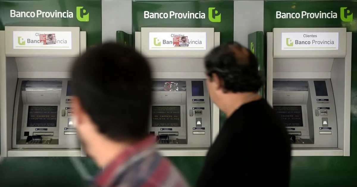 Usuarios de Ensenada afectados por nuevo sistema de cajeros del Banco Provincia
