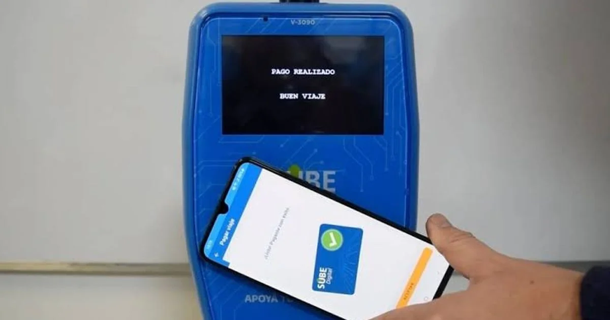 Usuarios de La Plata enfrentan dificultades para cargar SUBE desde el celular, afectando sus viajes diarios.