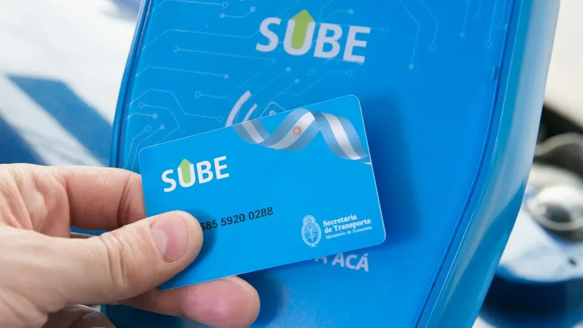 Usuarios de micros en Ensenada enfrentan nuevo aumento y escasez de asientos