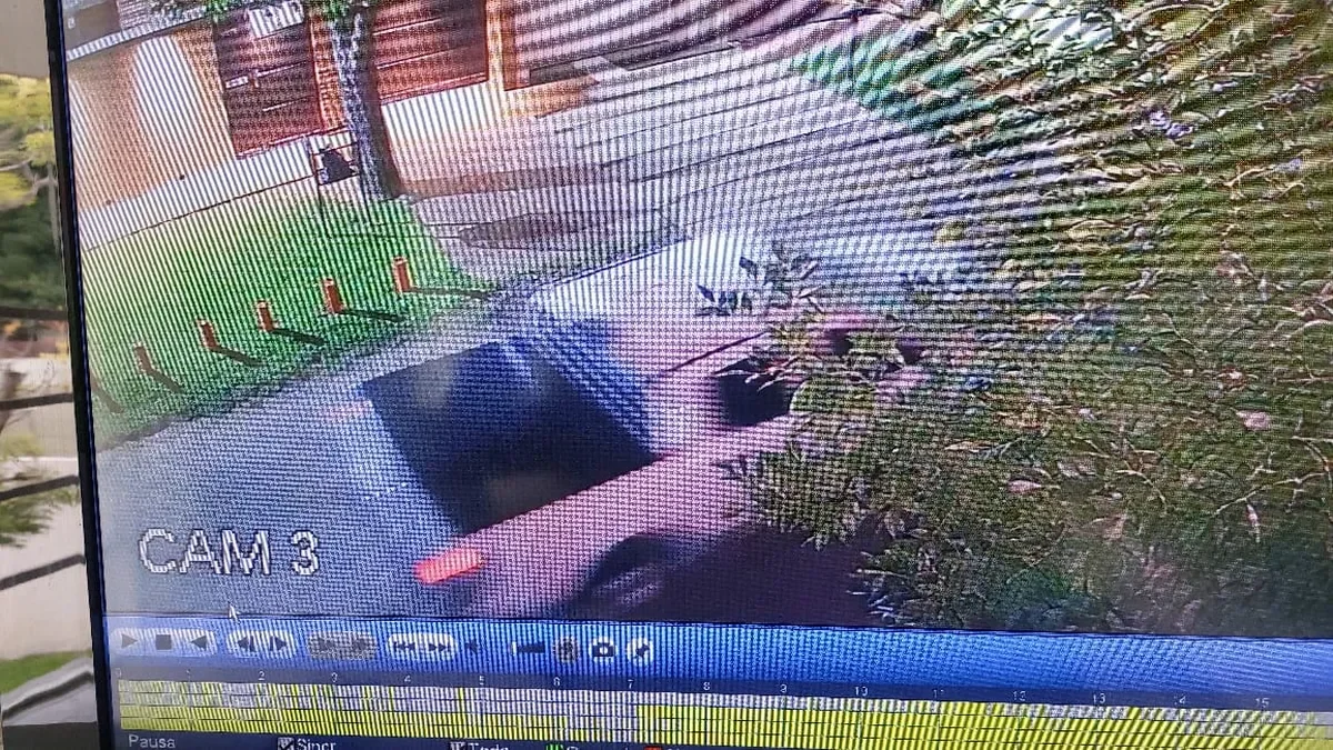 Vecinos de City Bell preocupados por camioneta que acecha en las calles del barrio