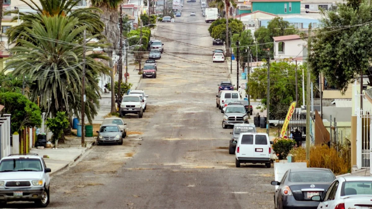 Vecinos de Ensenada esperan desde hace más de dos años el pavimento prometido