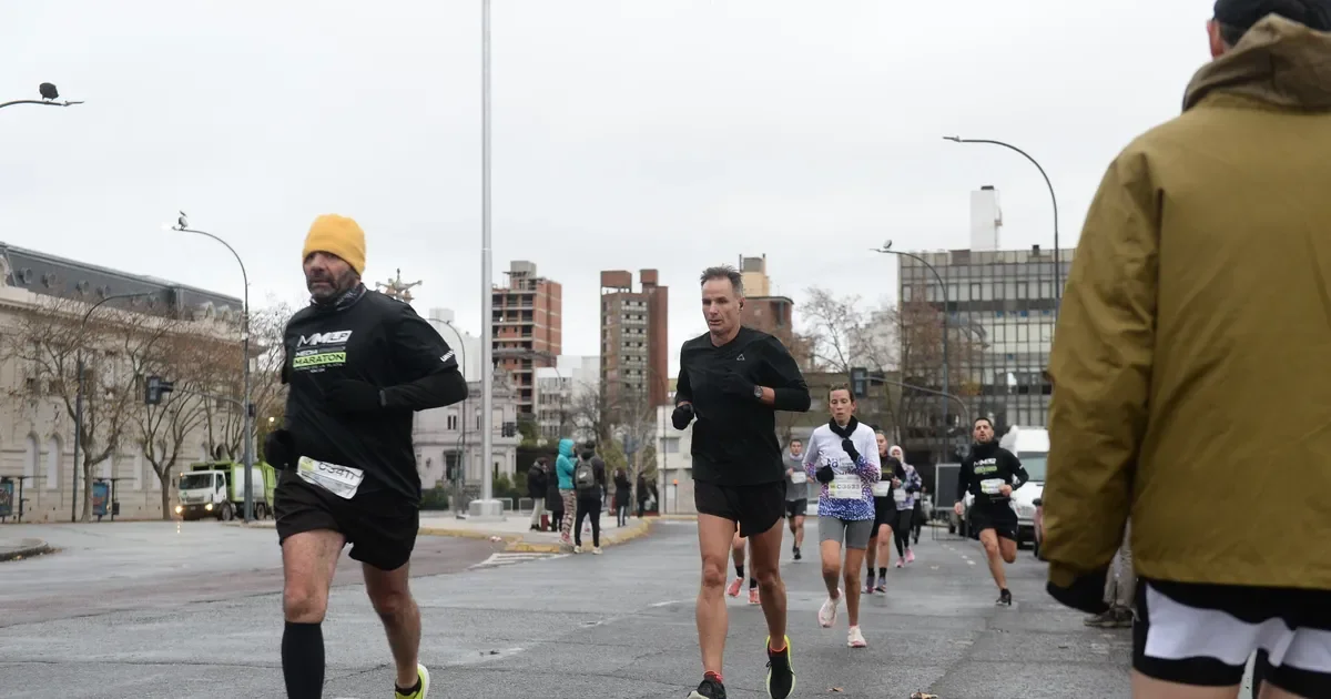 Vecinos de La Plata se preparan para desvíos por la Media Maratón este fin de semana