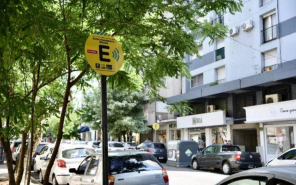 Vecinos de La Plata y City Bell enfrentan nuevas restricciones de estacionamiento esta semana