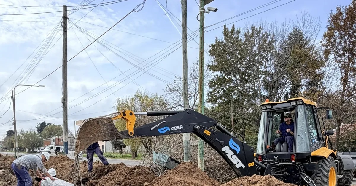 Vecinos de Los Hornos esperan mejoras en el servicio de agua tras obras de ABSA