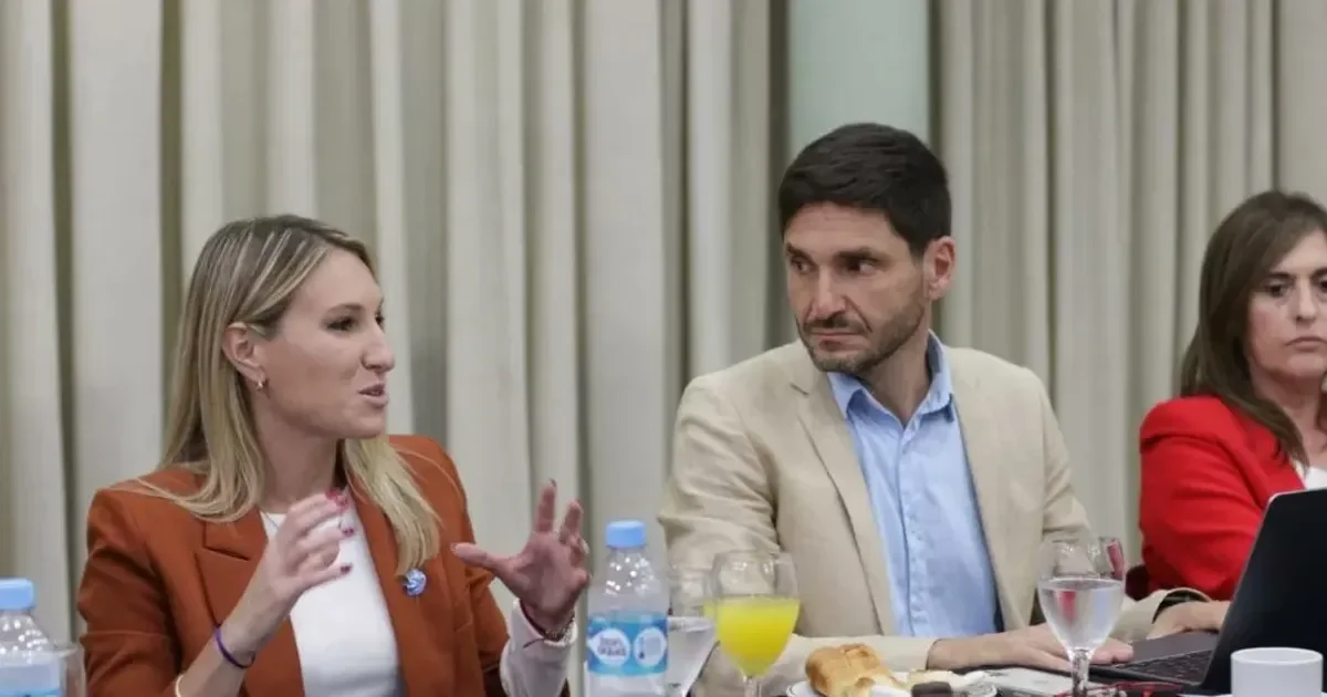 Virginia Coudannes se posiciona como figura clave en la política de Santa Fe, desafiando a Pullaro.